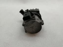PORSCHE Porsche Taycan 9J additional cooling pump 9J1965567D coolant pump pump — thumbnail 9