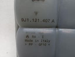 PORSCHE Porsche Taycan 9J expansion tank 9J1121407A expansion tank cooling water — thumbnail 2