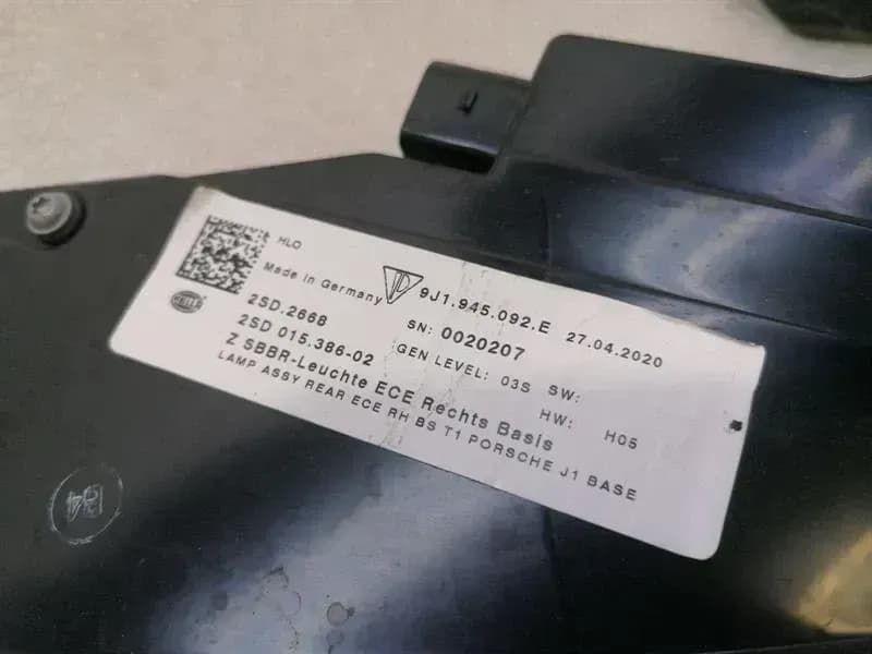 PORSCHE Porsche Taycan 9J right rear light 9J1945092E tail light rear right
