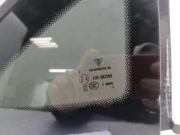 PORSCHE Porsche Taycan 9J right rear glass 9J1845298R door glass rear RH damaged — thumbnail 3