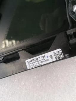 PORSCHE Porsche Taycan 9J right rear glass 9J1845298R door glass rear RH damaged — thumbnail 7