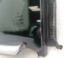 PORSCHE Porsche Taycan 9J right rear glass 9J1845298R door glass rear RH damaged — thumbnail 2