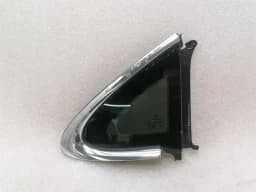 PORSCHE Porsche Taycan 9J right rear glass 9J1845298R door glass rear RH damaged — thumbnail 1