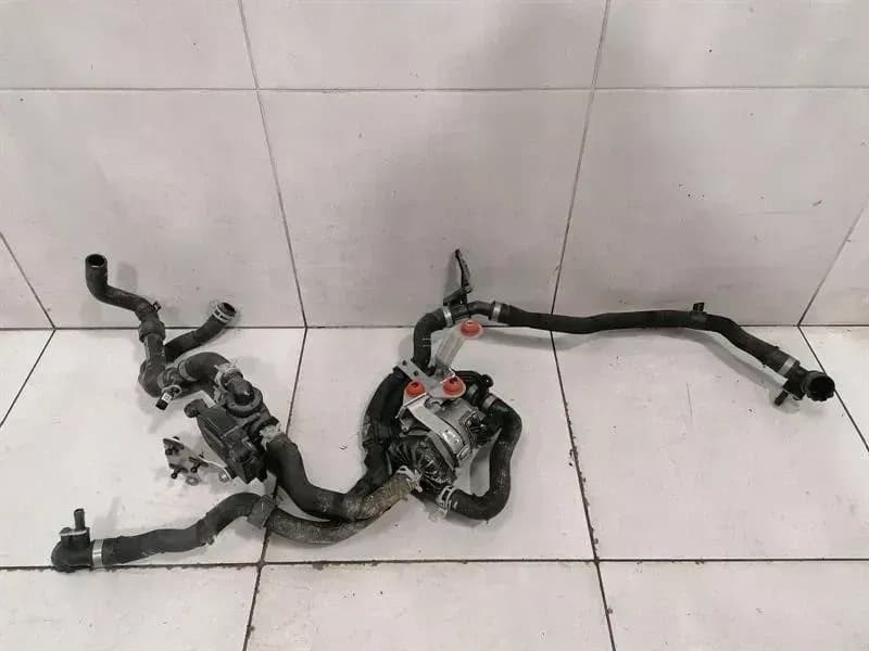 PORSCHE Porsche Taycan 9J additional cooling pump 9J1965567D coolant pump pump