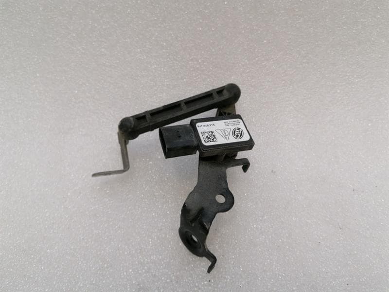 PORSCHE Porsche Taycan 9J Sensor FRH 9J1616214 Front Right Level Sensor