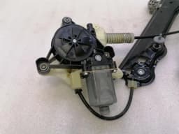 PORSCHE Porsche Taycan 9J right rear door winder 9J1839402C window regulator rear right — thumbnail 3