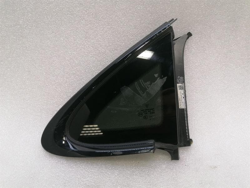 PORSCHE Porsche Taycan 9J Right Rear 1/4 Glass 9J1845298AE Door Glass 1/4 Rear RH