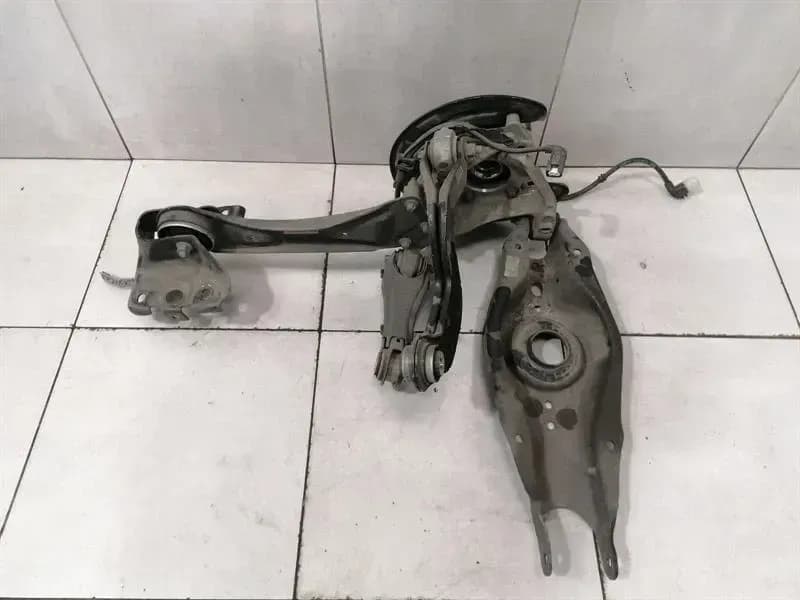 MERCEDES-BENZ MERCEDES EQA H243 EQA350 Right Rear Hub A2433502401 Radlagergehäus