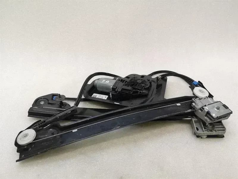 TESLA Tesla Model 3 Right Front Door Winder 1096621-14-J Window Regulator Front Right