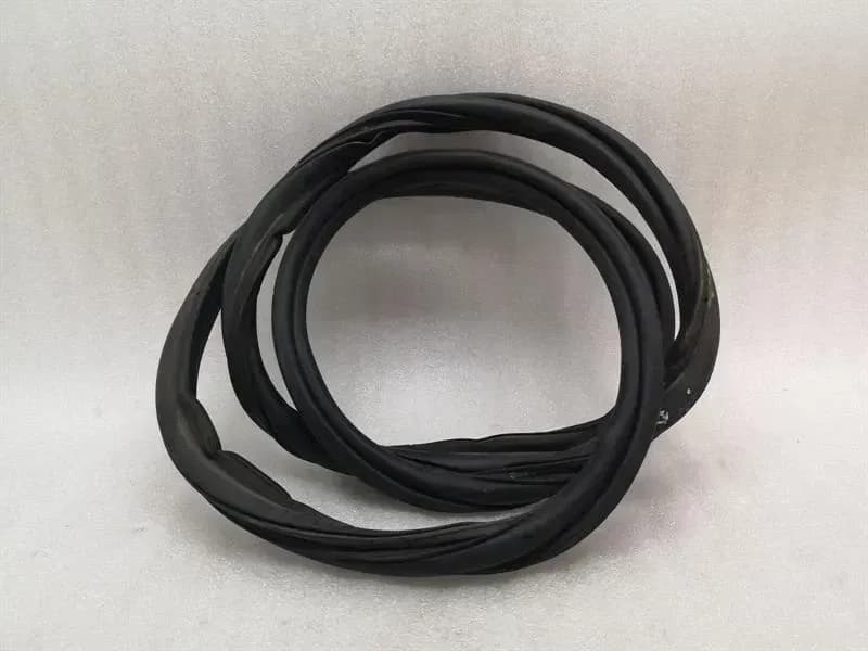 Tesla Model 3 Long Range Boat Lid Seal 1091069-00-E Deck Lid Seals