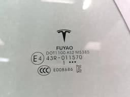 TESLA Tesla Model 3 Long Range RRH Door Glass 1077905-99-C Door Panel Rear Right — thumbnail 2