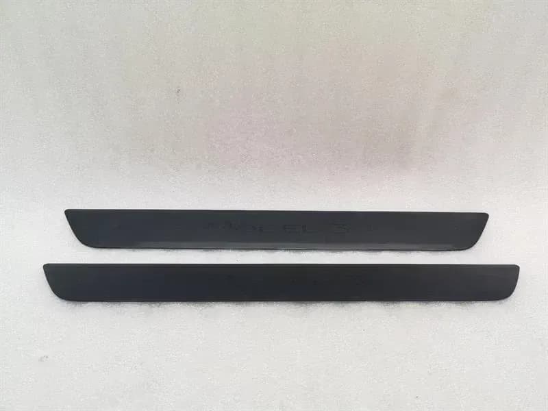TESLA Tesla Model 3 Long Range Door Sill Set 1504763-00-C Door Sill Set