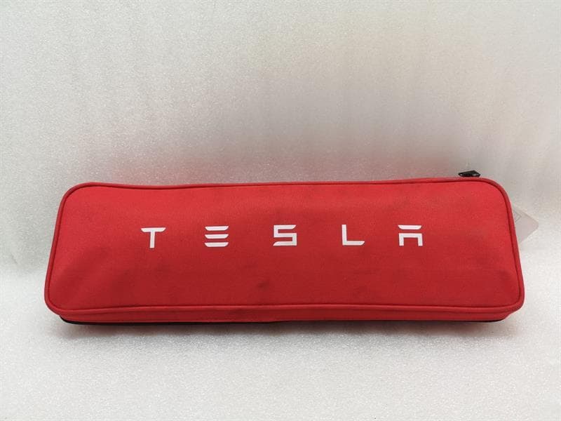 TESLA Tesla Model 3 Long Range Saver Kit First Aid Kit 1475076-00-C First Aid Kit