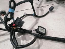 TESLA TESLA MODEL 3 FRONT COMPARTMENT WIRING LOOM 2567964-07-C RIGHT HAND DRIVE RHD — thumbnail 4
