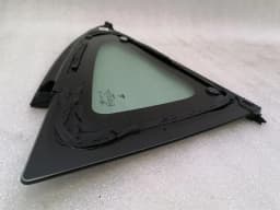 TESLA Tesla Model 3 Long Range RLH Quarter Glass 1514978-01-C Door Panel 1/4 Rear Left — thumbnail 9