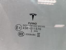 TESLA Tesla Model 3 Left Rear Door Glass 1077904-99-C Door Glass Rear Left — thumbnail 2