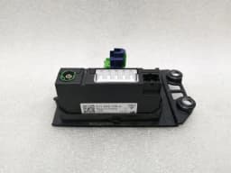 PORSCHE Porsche Taycan 9J rear USB port 9J1035726A rear USB control unit — thumbnail 3