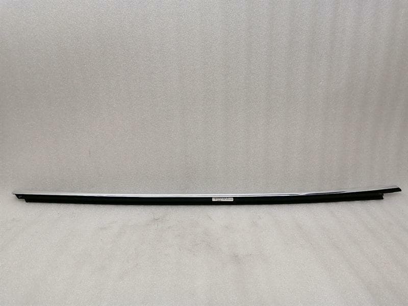 PORSCHE Porsche Taycan 9J FRH door moulding 9J1837476A door strip front right