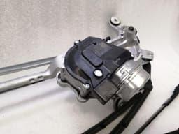 PORSCHE Porsche Taycan 9J Front Wiper Engine 9J1955024C RIGHT HANDLE RHD. — thumbnail 3