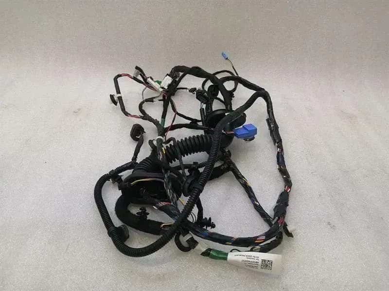 TESLA Tesla Model 3 Driver Door Wiring Loom 3067963-02-C Driver TUr Wiring Harness