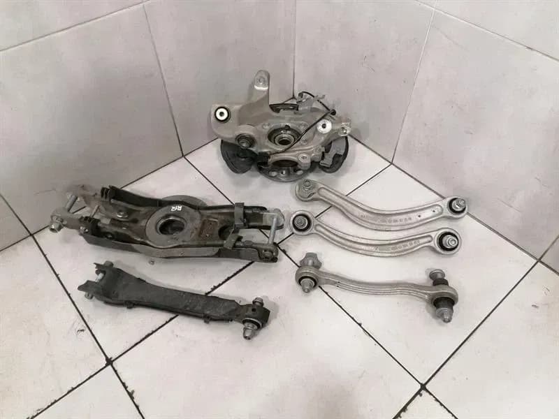 MERCEDES-BENZ Mercedes EQC N293 Right Rear Hub A2133503205 Wheel Bearing Housing Rear Right Set