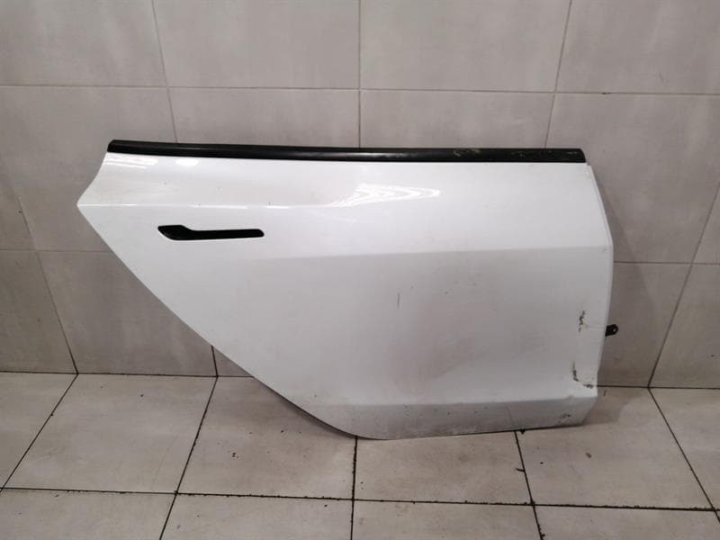 TESLA Tesla Model 3 Right Rear Door 1081458-S0-G Door Rear Right FAULTY!