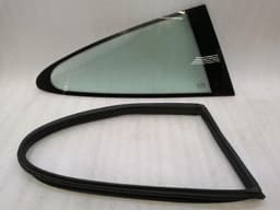 PORSCHE Porsche 911 997 right rear quarter glass 99754311200 door window 1/4 rear right — thumbnail 2