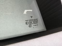 PORSCHE Porsche 911 997 right rear quarter glass 99754311200 door window 1/4 rear right — thumbnail 3