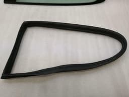 PORSCHE Porsche 911 997 left rear quarter glass 99754311105 door window 1⁄4 rear left — thumbnail 2