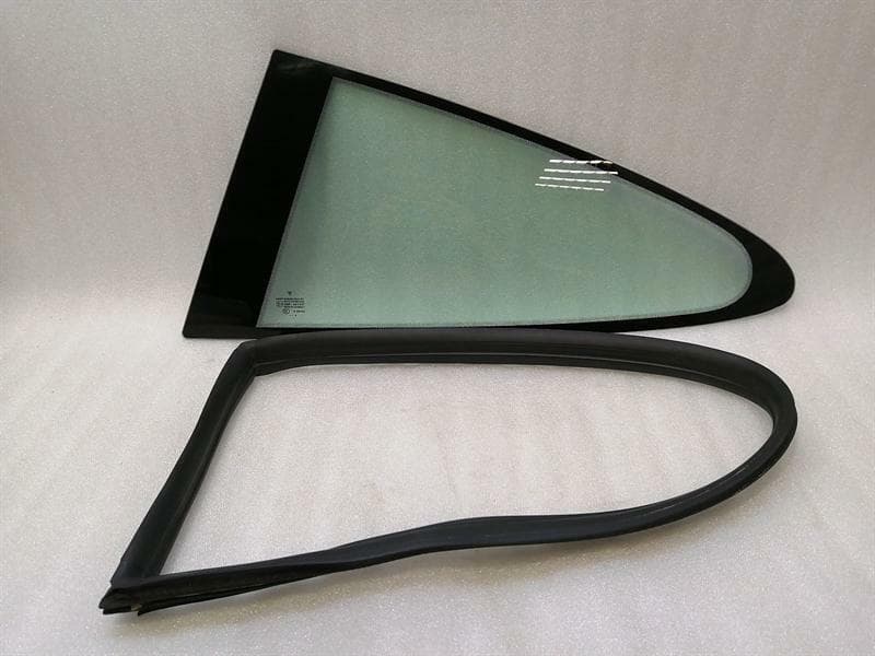 PORSCHE Porsche 911 997 left rear quarter glass 99754311105 door window 1⁄4 rear left