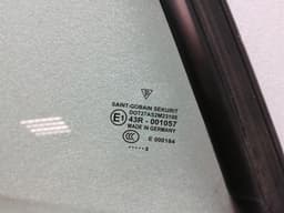 PORSCHE Porsche 911 997 right rear quarter glass 99754311211 door window 1/4 rear right — thumbnail 3