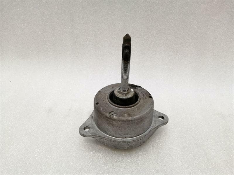 PORSCHE Porsche 911 997 engine mount 99737504908 engine holder M97.70