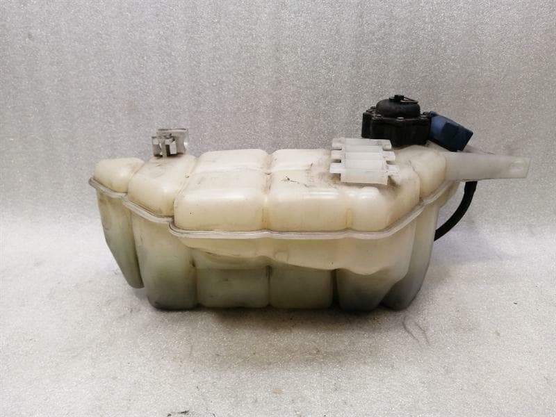 Porsche 911 996 3.8 Expansion Tank 99610605702 Balancing Tank Cooling Water