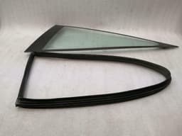 PORSCHE Porsche 911 996 TARGA Left Rear 1/4 Glass 99654311106 Door Window 1⁄4 Rear Left — thumbnail 5