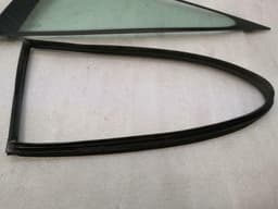 PORSCHE Porsche 911 996 TARGA Left Rear 1/4 Glass 99654311106 Door Window 1⁄4 Rear Left — thumbnail 7