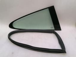 PORSCHE Porsche 911 997 right rear quarter glass 99754311200 door window 1/4 rear right — thumbnail 1