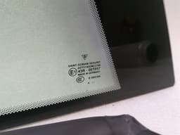 PORSCHE Porsche 911 997 right rear quarter glass 99754311200 door window 1/4 rear right — thumbnail 2