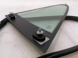 PORSCHE Porsche 911 997 right rear quarter glass 99754311200 door window 1/4 rear right — thumbnail 7