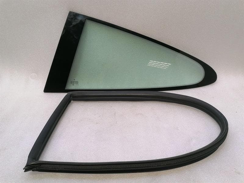 Porsche 911 997 left rear quarter glass 99754311100 door window 1/4 rear left