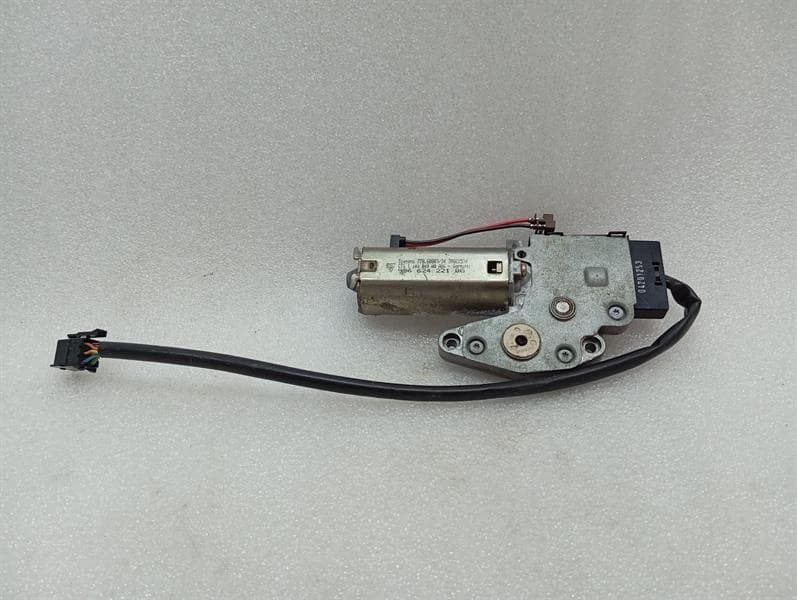 PORSCHE Porsche 911 996 Sun Roof Engine 99662422100 Sunroof Motor Targa