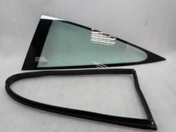 PORSCHE Porsche 911 996 Right Rear 1/4 Glass 99654311206 Door Window 1/4 Rear RH — thumbnail 4