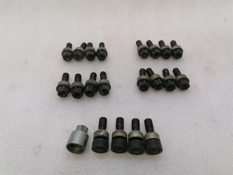 PORSCHE Porsche Boxster 981 wheel bolt set 97036120300 wheel bolts wheel bolt