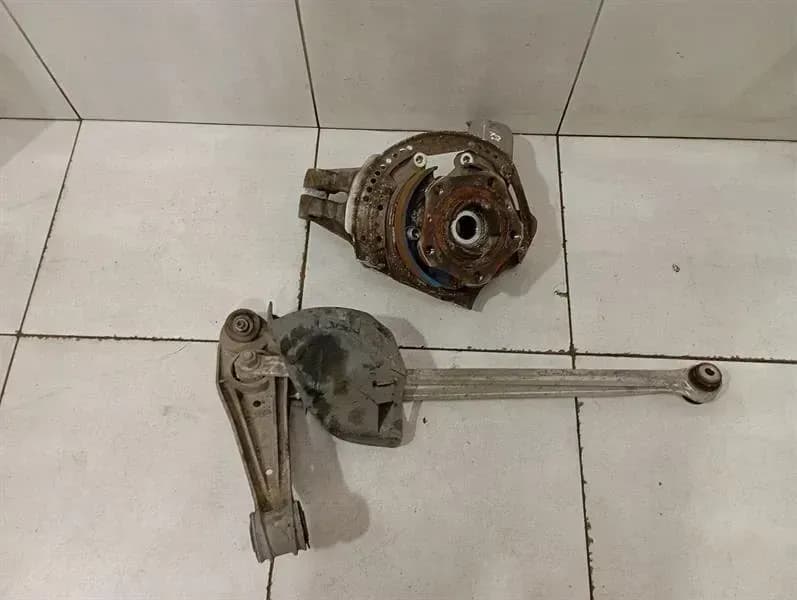 Porsche Cayman 981 Left Rear Hub 98133115707 Wheel Bearing Case Rear Left