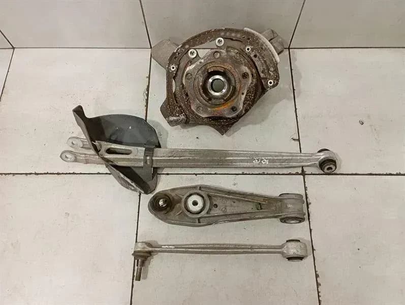 Porsche Cayman 981 Right Rear Hub 98133115807 Wheel Bearing Case Rear Right