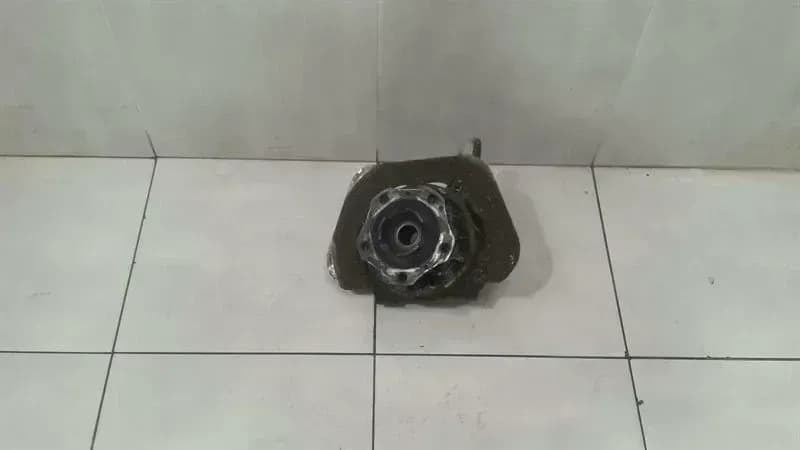 Porsche 911 996 Left Rear Hub 99633111106 Wheel Bearing Housing Rear Left
