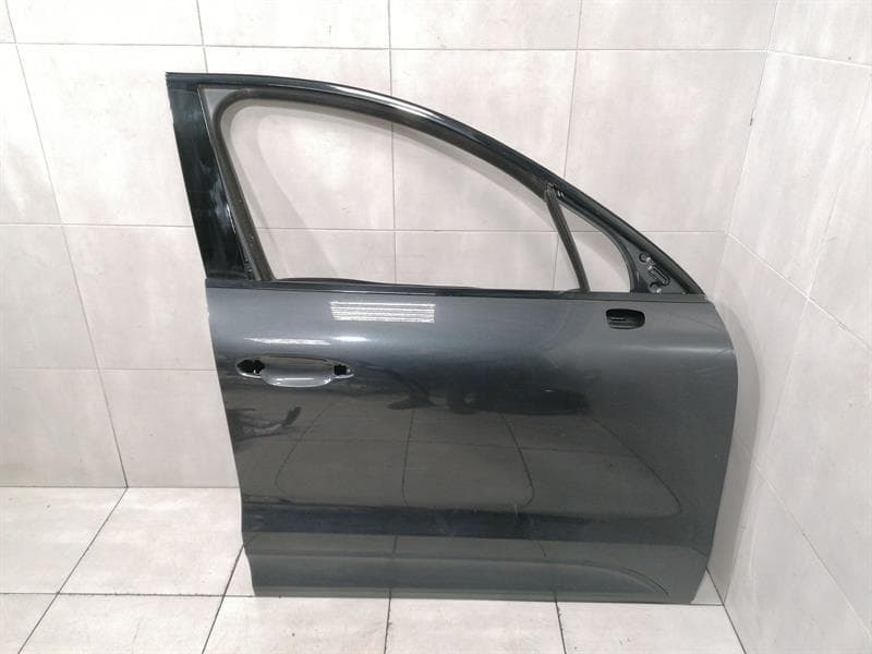 PORSCHE Porsche Macan 95B right front door 95B831022 door front right