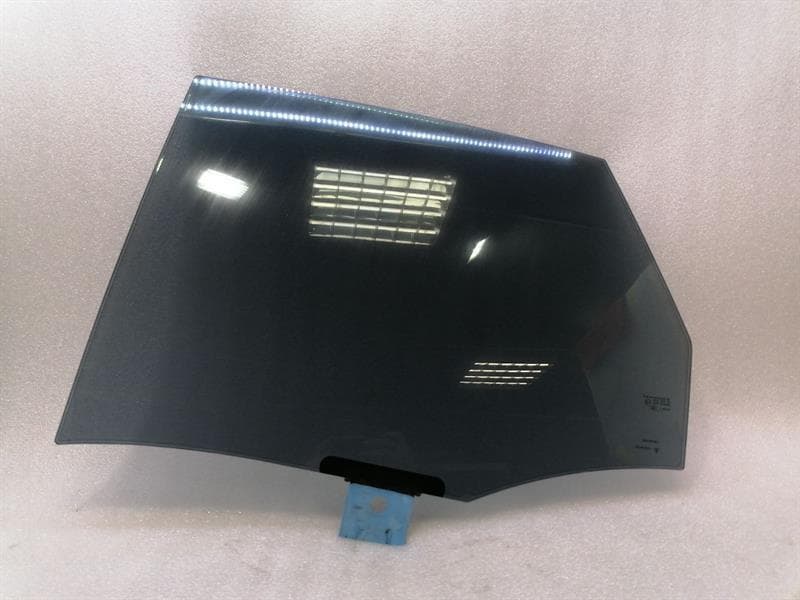 PORSCHE Porsche Macan 95B left rear door glass 95B845205B door window rear left double