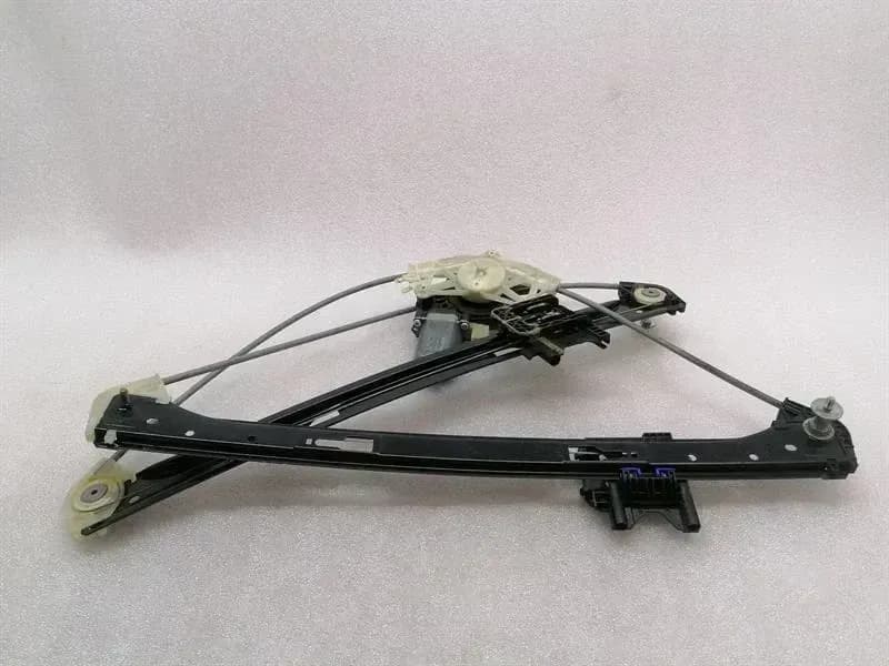 PORSCHE Porsche Macan 95B Right Front Door Winder 95B837462 Front Right Window