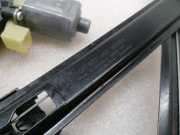 PORSCHE Porsche Macan 95B Right Front Door Winder 95B837462 Front Right Window — thumbnail 4