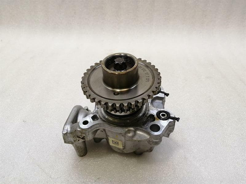 MERCEDES-BENZ Mercedes S-Class W222 Oil Pump Housing A2560702500 Oil Pump Housing M256